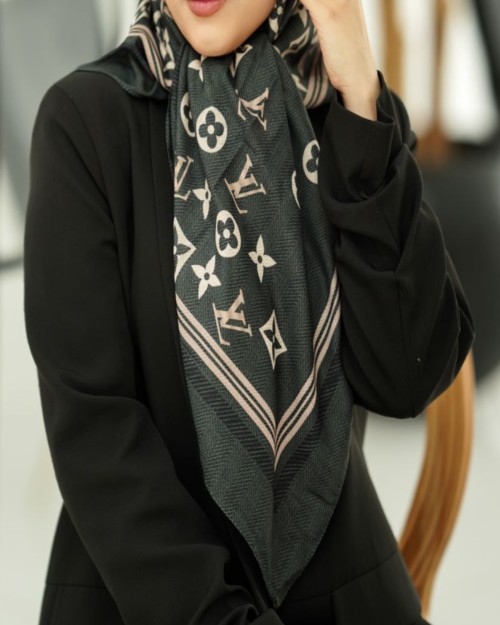  روسری نخی طرح فریماه دوردوخت منگوله دار 